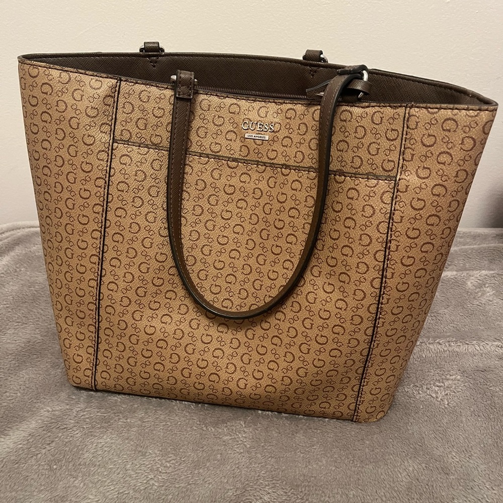 GUESS TOTE